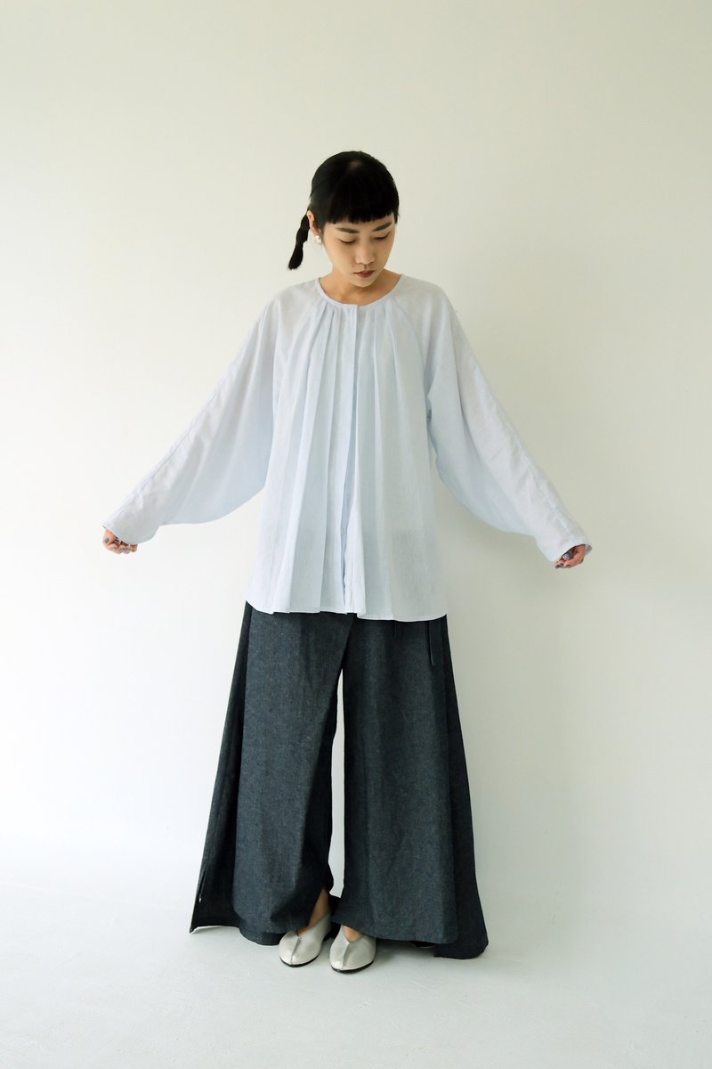 川 衣 WEAR BEING  琵琶袖散狀襯衫 淡藍棉麻 - 女上衣/長袖上衣 - 棉．麻 藍色