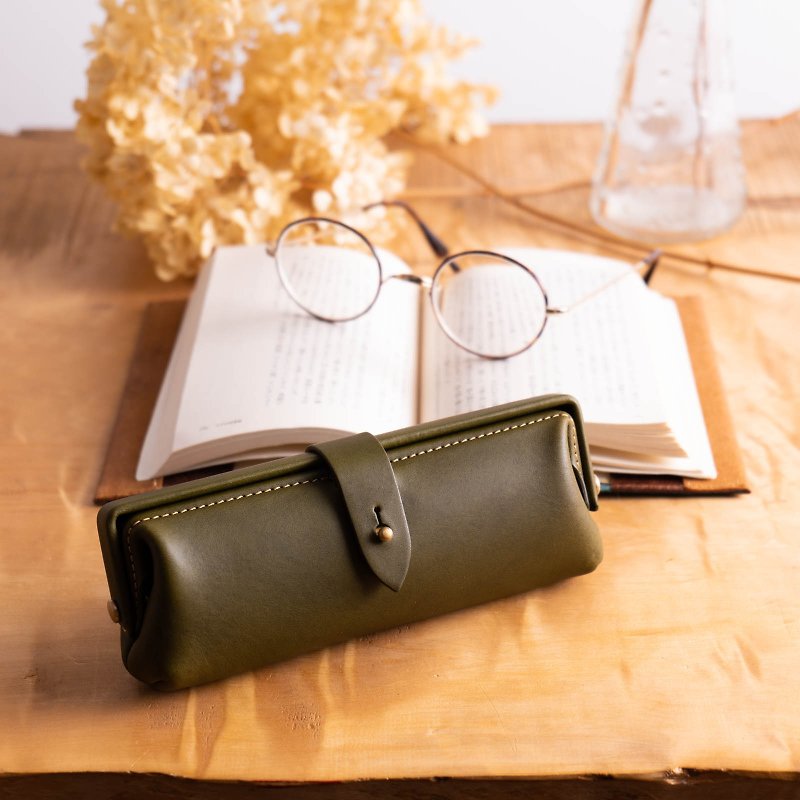 Paka-glass Slim #Olive Italian Leather Glasses Case [Enrollment Celebration] [Job Celebration] [Customizable Gift] - Eyeglass Cases & Cleaning Cloths - Genuine Leather Green