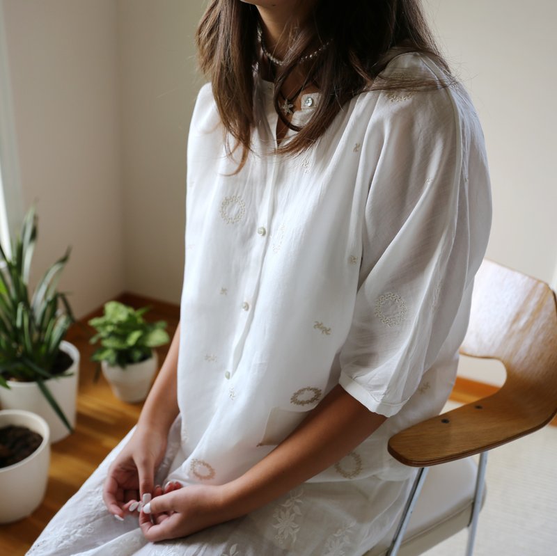 袖身一體 連肩繭型刺繡襯衣 純苧麻半袖開襟 - 女襯衫 - 棉．麻 白色