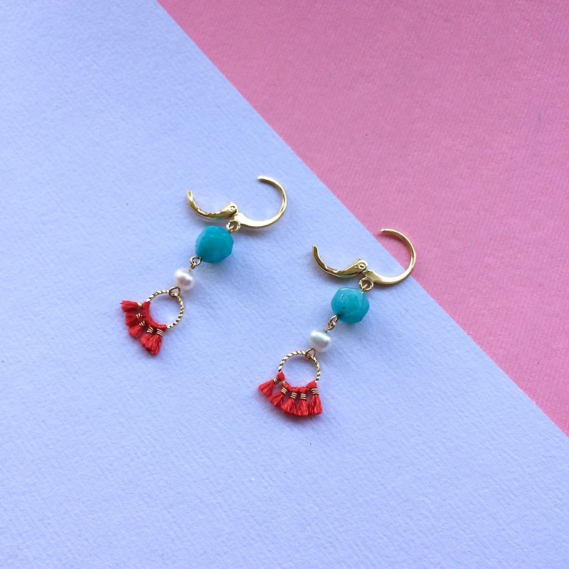 Little cute hand-woven geometric small round tassel Tianhe Stone pearl earrings - Earrings & Clip-ons - Gemstone Multicolor