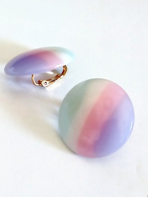 老時光製造所 vintage jewelry AVON 多色雲彩圓形塑膠 夾式耳環