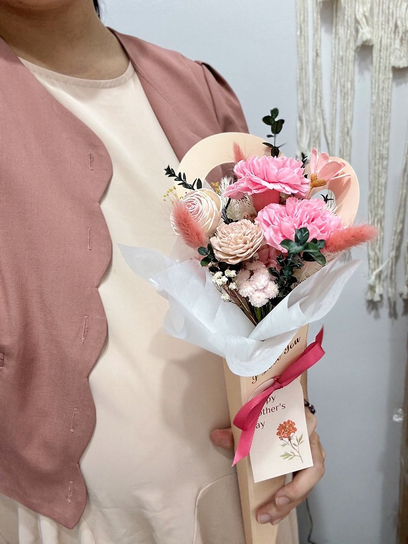 Mother's Day Love Portable Carnation Bouquet-Girl Pink - ช่อดอกไม้แห้ง - พืช/ดอกไม้ สึชมพู