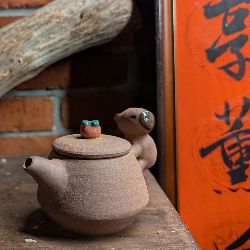賣萌的卡皮巴拉 泡茶壺 療癒系 水豚 茶具 鶯歌  手作 文創 陶壺 - 茶壺/茶杯/茶具 - 陶 咖啡色