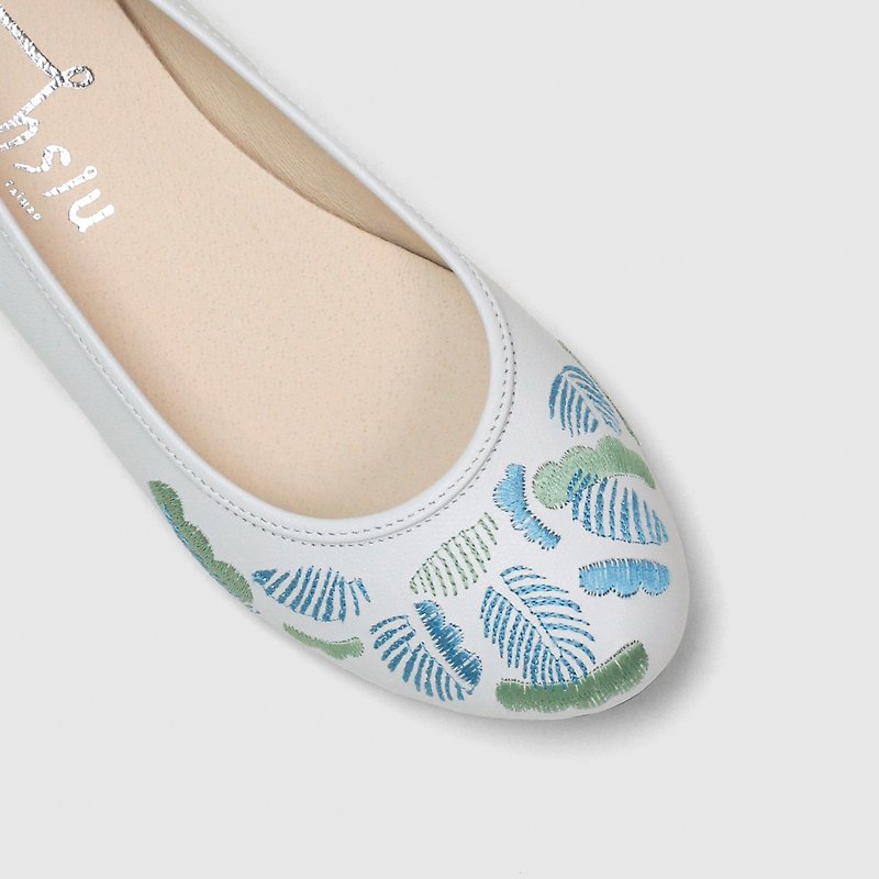 Hsiu-embroidery shoes - รองเท้ารัดส้น - หนังแท้ ขาว