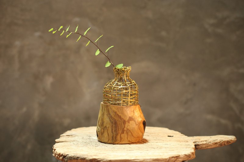 Woven brass teakwood bud vase. Handcrafted and one of a kind. - 擺飾/家飾品 - 木頭 