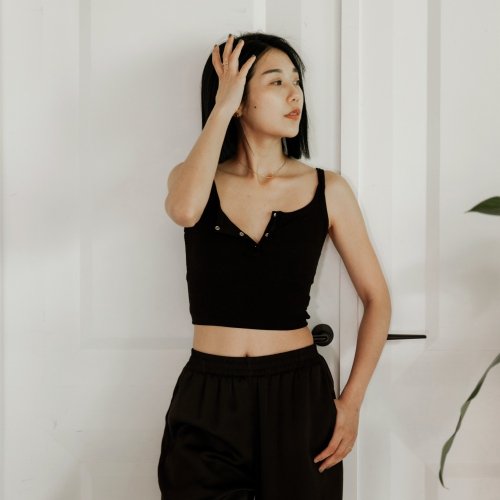 Rising Boutique l 練習有風格睡衣設計 Casual 半扣顯胸彈性軟背-黑
