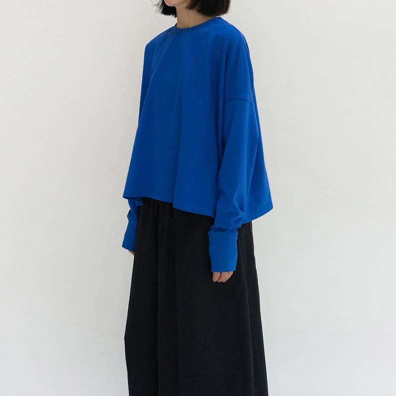 Klein Blue Drop Shoulder Loose Box Sweatshirt Long Sleeve Tee - เสื้อยืดผู้หญิง - ผ้าฝ้าย/ผ้าลินิน สีน้ำเงิน