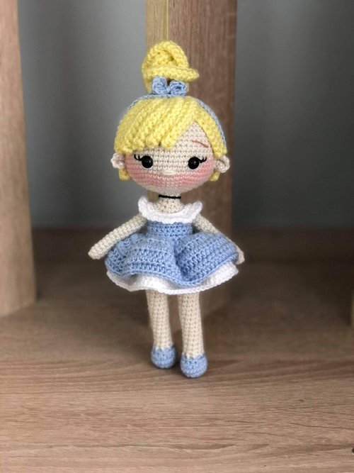 手作り人形のレアアイテム。 シンデレラプリンセスかぎ針編み人形、かぎ針編み人形、工芸品