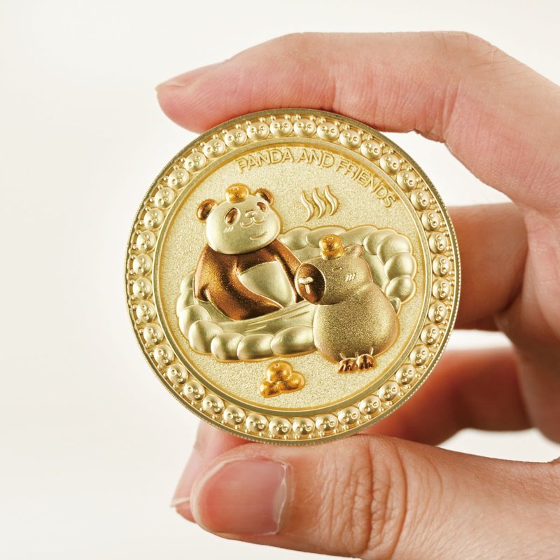 Panda and Friends Commemorative Coin / Capybara - เข็มกลัด/พิน - โลหะ 