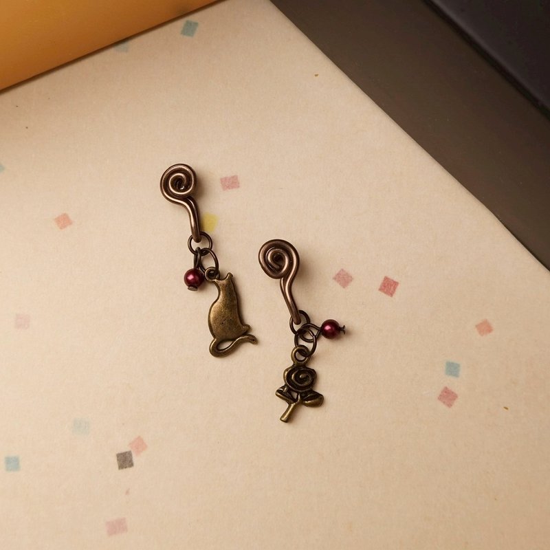 喵喵喵 不對稱無稱耳夾 / 貓與玫瑰 - 耳環/耳夾/耳骨夾 - 其他金屬 