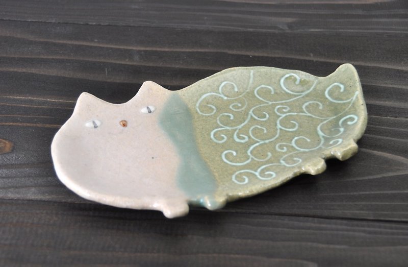 scroll pattern cat plate - เซรามิก - ดินเผา สีเขียว