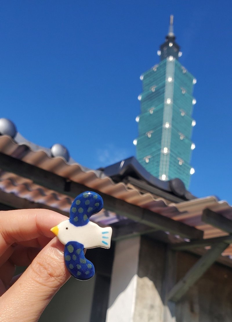 Little Asuka Ceramic Pin - เข็มกลัด - ดินเผา สีน้ำเงิน