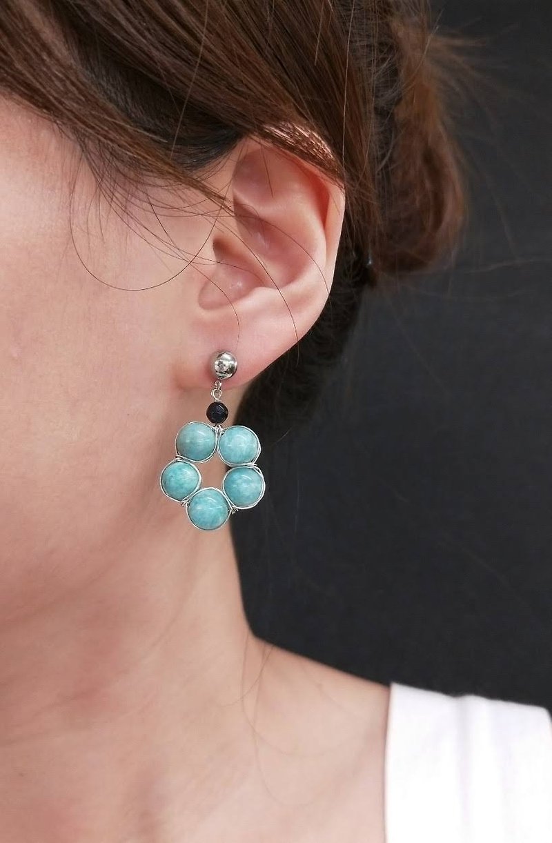earring. Tianhe stone flower * black tourmaline ear clip ear clip earrings - Earrings & Clip-ons - Semi-Precious Stones Blue