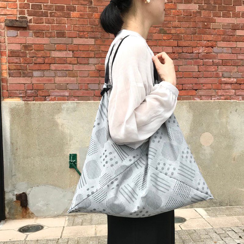 Carrying bag Azuma bag Japan Banshu-ori Gray M / harunohi - กระเป๋าถือ - ผ้าฝ้าย/ผ้าลินิน สีเทา