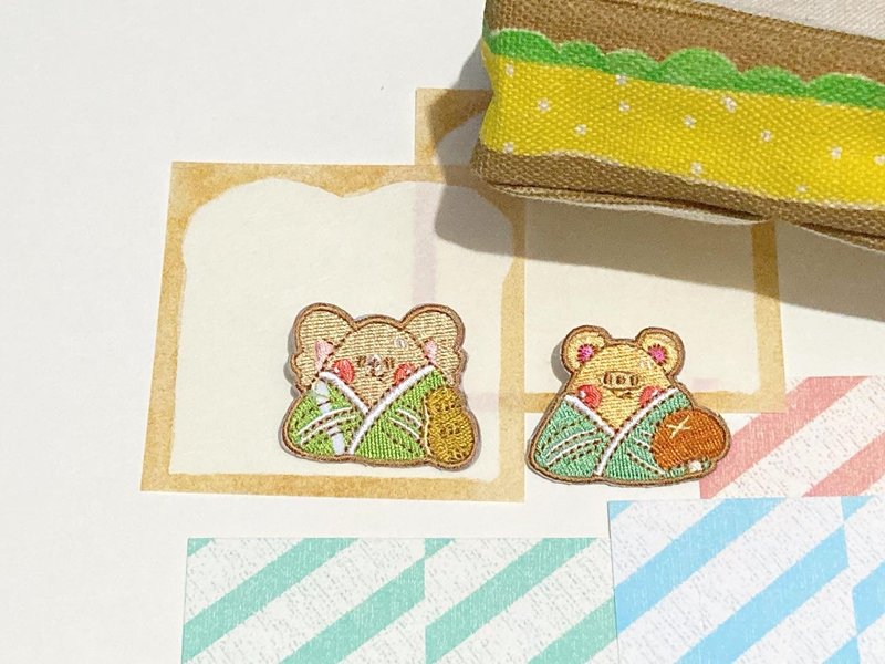 狗狗夾星/原創刺繡別針/粽子動物2款 - 胸針 - 繡線 