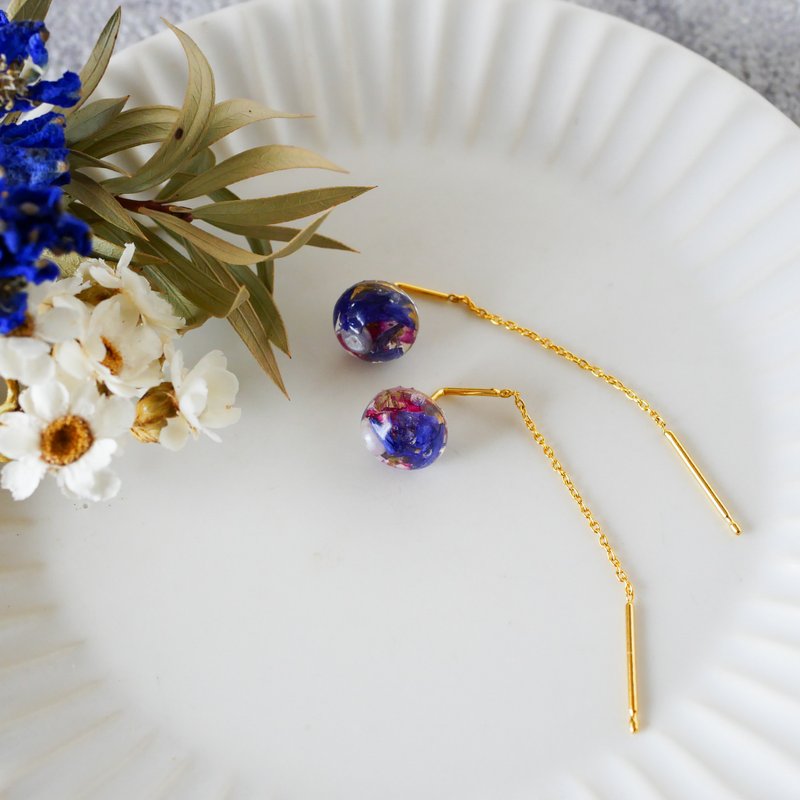 ドライフラワーと淡水パールのチェーンピアス/ロングピアス - 耳環/耳夾/耳骨夾 - 樹脂 藍色