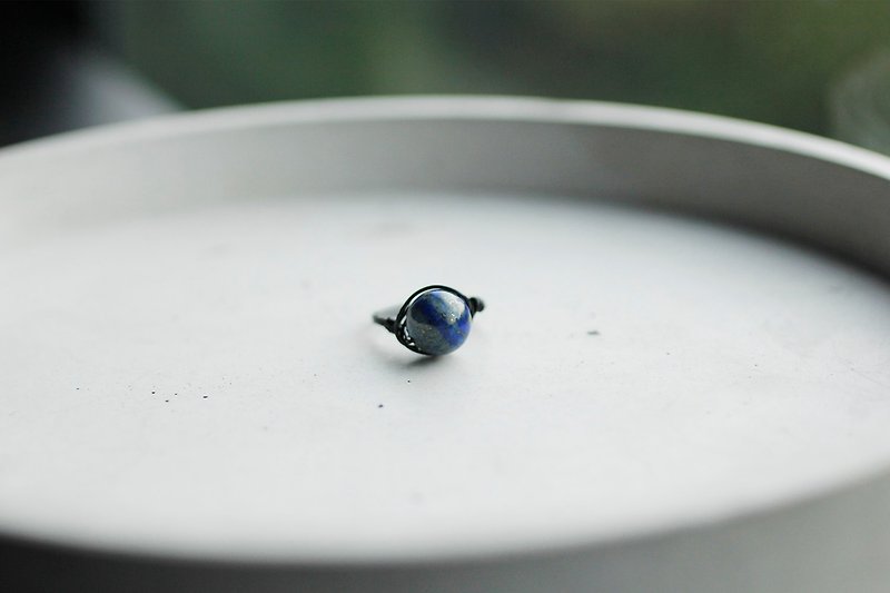 December birthstone 9mm lapis lazuli copper wire ring crystal semi- Gemstone - แหวนทั่วไป - เครื่องเพชรพลอย สีน้ำเงิน