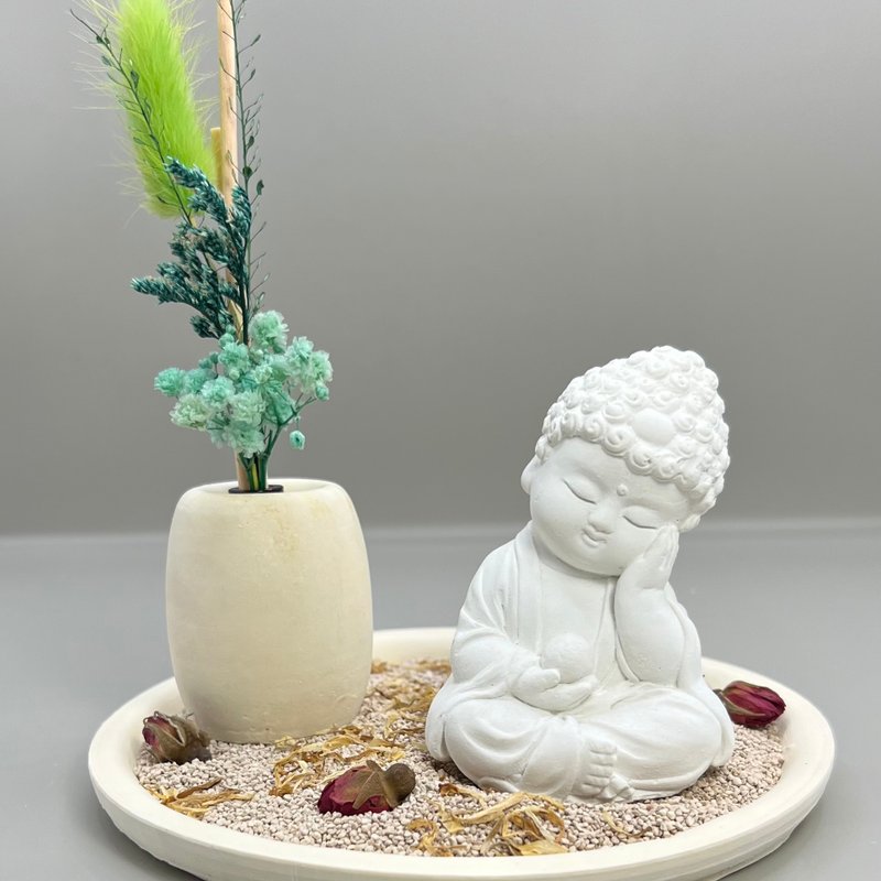 禪風設計 淨念吉祥小佛(靜性) 永生花圓盤組合 藝術香氛擴香 - 香氛/精油/擴香 - 水泥 白色