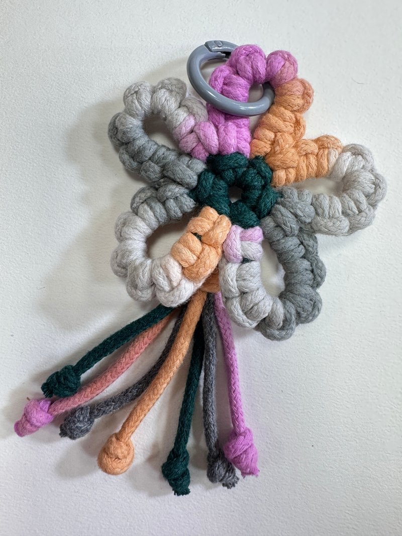 迷之作—手作handmade編織漸層薰染花吊飾 - 吊飾 - 棉．麻 多色