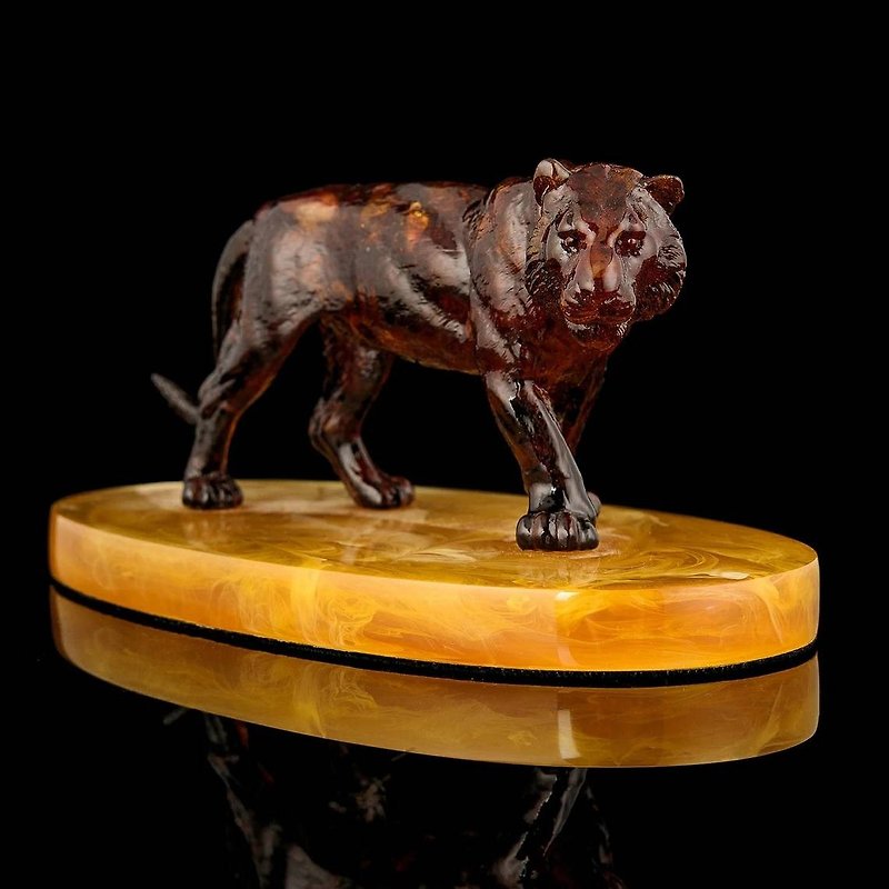 Small Amber tiger figurine,Tiger Art,Home Decor,Handmade Amber Souvenir Gift, - Items for Display - Gemstone Brown