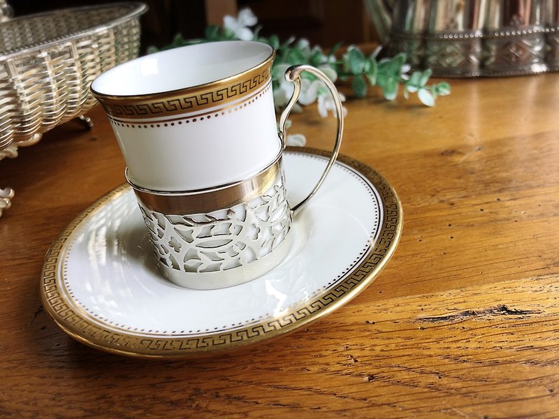 英國古董1933年Wedgwood 純銀925獅印杯托骨瓷手繪描金咖啡杯組 - 茶具/茶杯 - 瓷 白色
