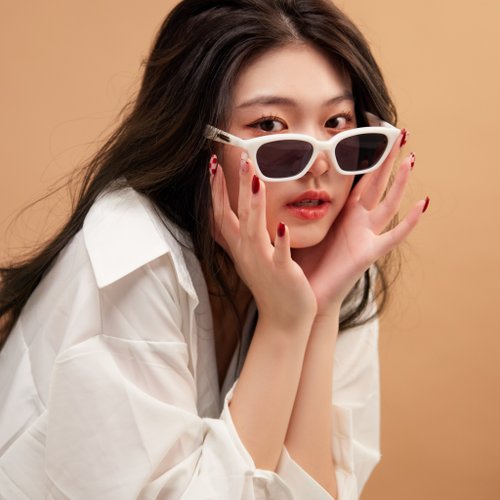 跌破眼鏡 - Queue Eyewear 時尚必備Y2K墨鏡 │ Thurday - 牛乳白