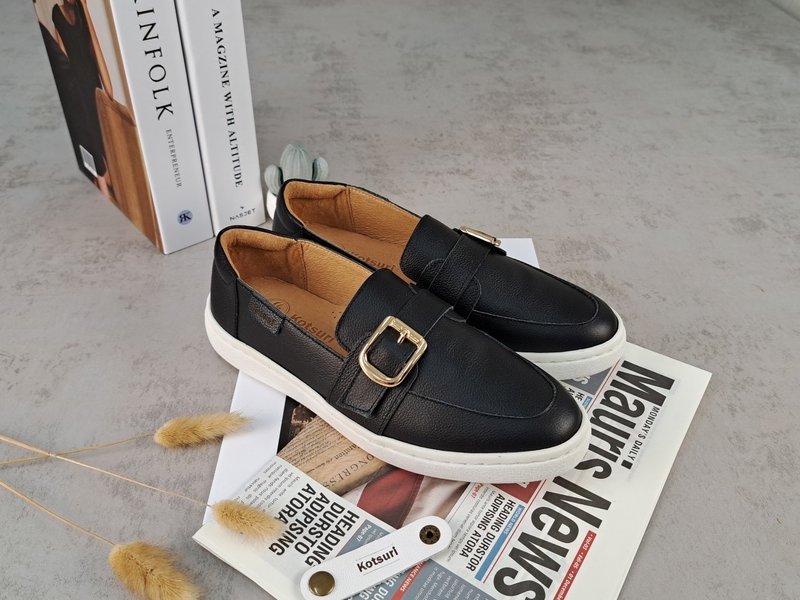 Leather gold buckle style casual shoes - fog black - รองเท้าลำลองผู้หญิง - หนังแท้ หลากหลายสี