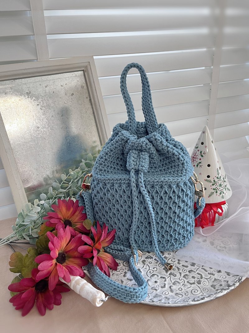 Handmade crochet Diamente bucket handbag shoulder bag - blue - กระเป๋าถือ - ผ้าฝ้าย/ผ้าลินิน สีน้ำเงิน