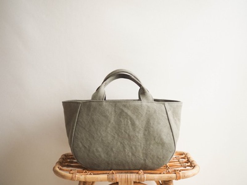 Made-to-order [MILITARY TWILL] Round tote with lid M Moss Green - กระเป๋าถือ - ผ้าฝ้าย/ผ้าลินิน สีกากี