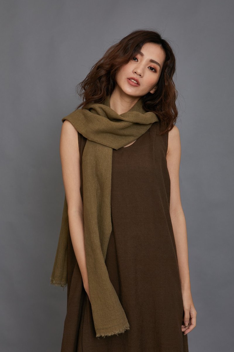 natural dye cashmere scarf-green - ผ้าพันคอถัก - ขนแกะ สีเขียว