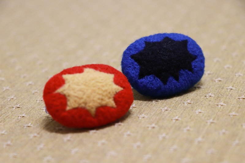 Handmade Wool Felt Pin Explosions - เข็มกลัด/พิน - ขนแกะ หลากหลายสี