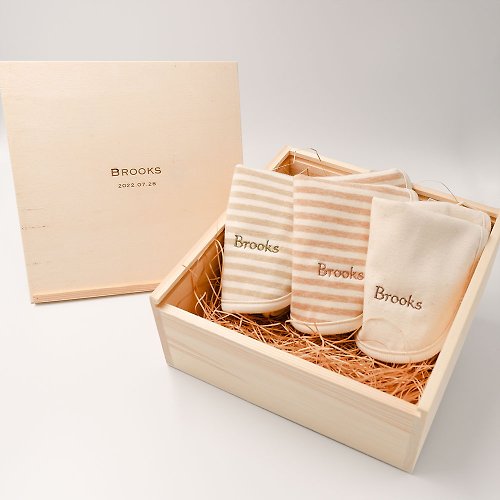 Ooyii吾憶 【cott organics】日本有機棉名字刺繡圍兜口水巾三件組-紀念木盒