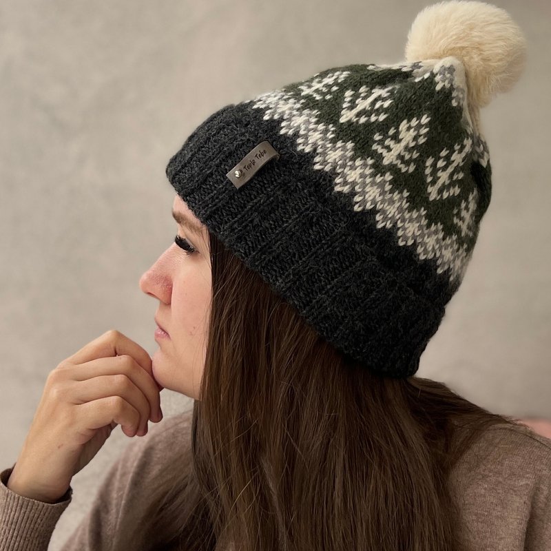 Knitted jacquard pompom hat/ Womens hat/ Handmade hat - 帽子 - 羊毛 多色