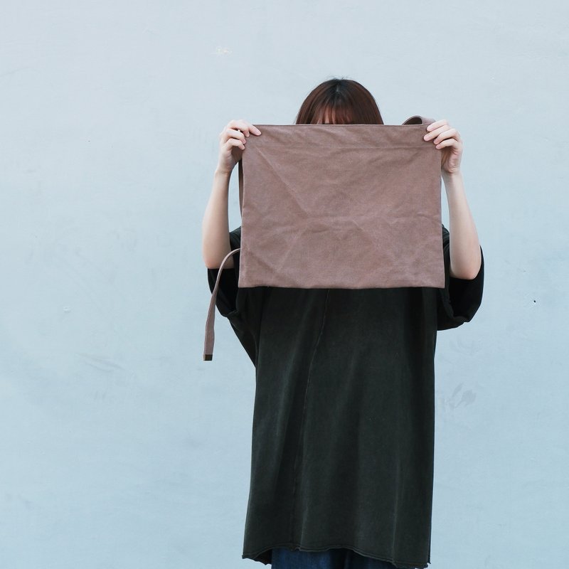 A large piece of peat flat bag washed canvas - กระเป๋าแมสเซนเจอร์ - ผ้าฝ้าย/ผ้าลินิน สีนำ้ตาล