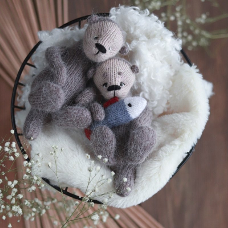 Knitted otter pattern. Cute river rat toy with fish. Detailed tutorial in Englis - 手工藝教學/工具書 - 其他材質 