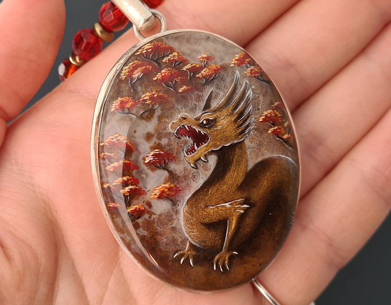 Dragon necklace Miniature painting of Golden dragon Moss Agate Pendant 金龍項鍊 - Necklaces - Stone Gold