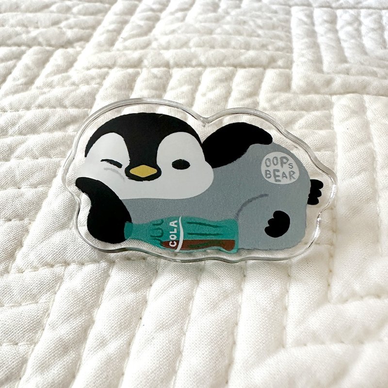 Oops bear  - Little penguin's holiday brooch - เข็มกลัด/พิน - พลาสติก สีดำ