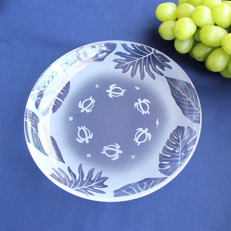 [Honu and tropical leaves] Glass middle plate, name engraving compatible (option sold separately) - Plates & Trays - Glass Transparent