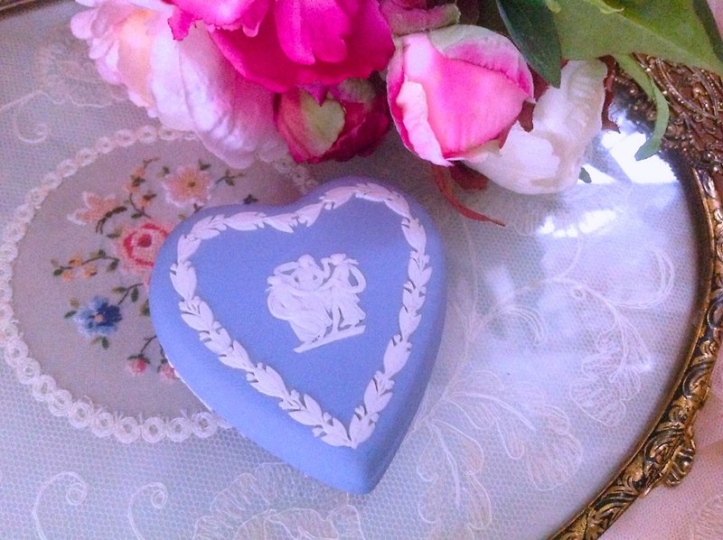British made Wedgwood jasper blue embossed Greek mythology heart-shaped jewelry box jewelry box Valentine's Day - Other - Porcelain Blue