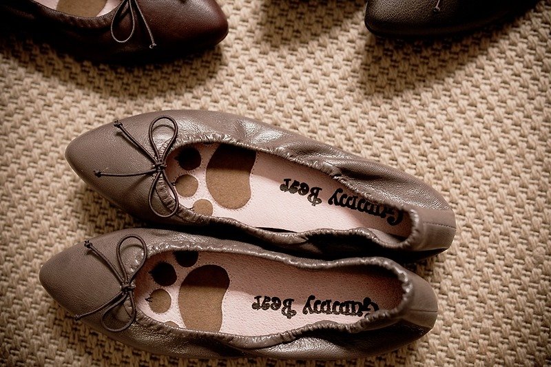 Gummy Bear Brown olive handmade / lambskin / soft / flat shoes / doll shoes - รองเท้าบัลเลต์ - หนังแท้ สีกากี