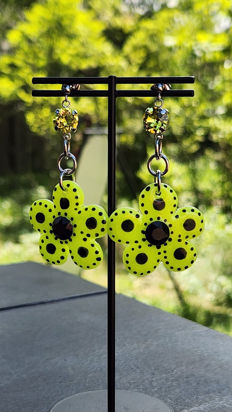 Flower Lover - Earrings & Clip-ons - Clay Yellow