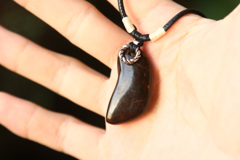 【Series of Amber】Burmese Black Amber adjustable necklace with sterling silver - Necklaces - Gemstone Multicolor