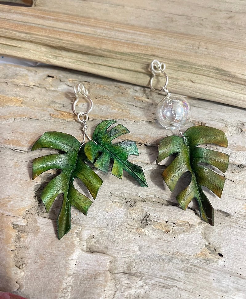 Ji Turtle Leaf Leather Earrings Clip-On/Ear Hook - ต่างหู - หนังแท้ สีเขียว