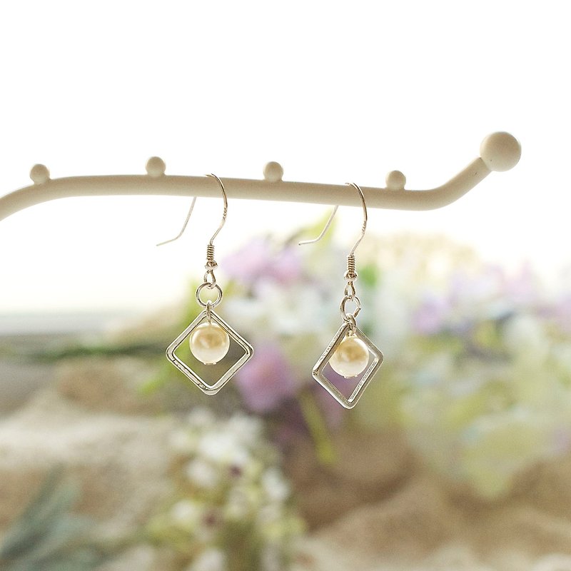奧地利水晶珍珠 正方形垂墜 手工純銀耳環 可改夾式耳環 禮物訂製 - 耳環/耳夾 - 寶石 白色