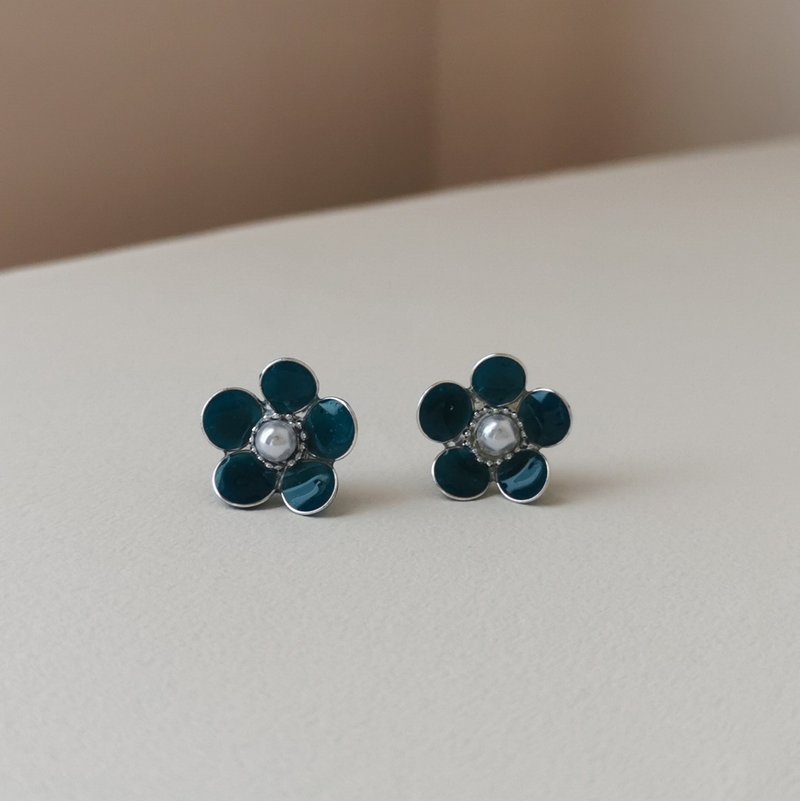 [Veverka] Retro Wave-Resin Earrings Birthday Gift Crystal Flower Resin Flower Blue Earrings - Earrings & Clip-ons - Resin Blue