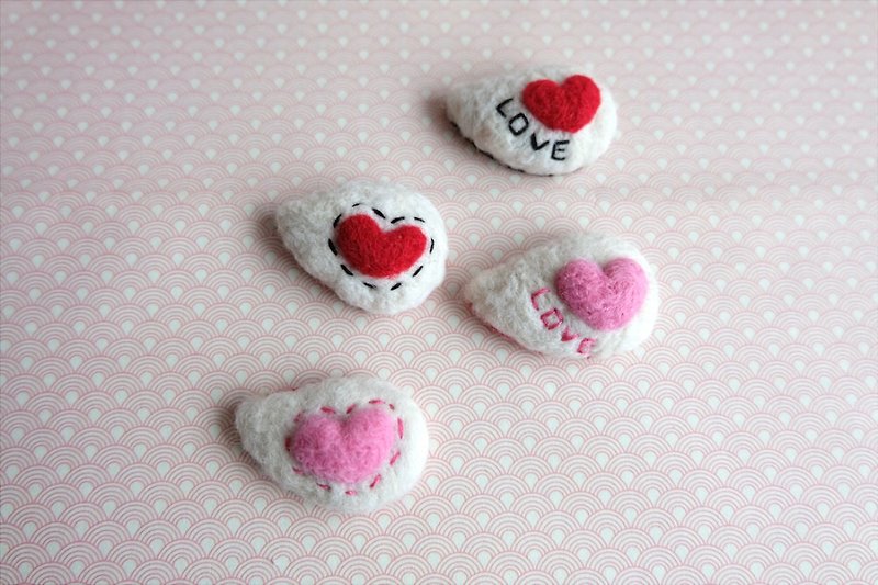 sleeping original handmade shop Valentine's Day [confession of love] brooch/fridge magnet - Brooches - Wool Multicolor