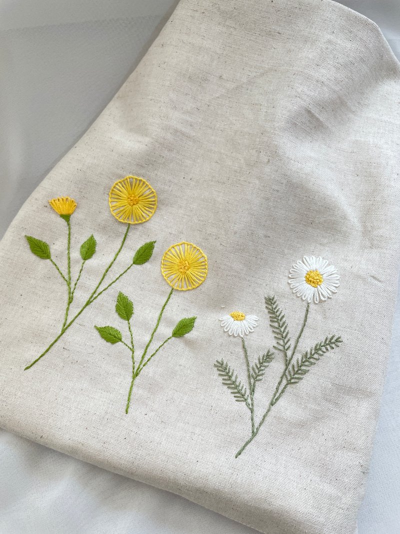 【芳小姐手作】夏日季節刺繡棉麻束口袋 - 束口袋/束口背包/水桶包 - 棉．麻 黃色