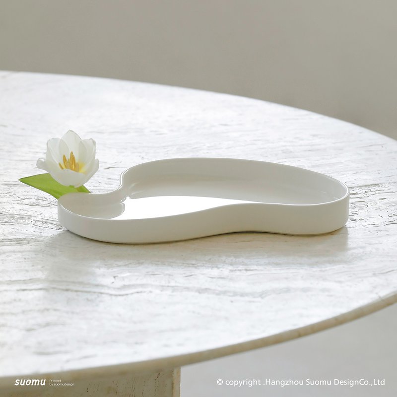 [Volume series] suomu original volume series irregular matte curve handmade ceramic tray - Plates & Trays - Porcelain 