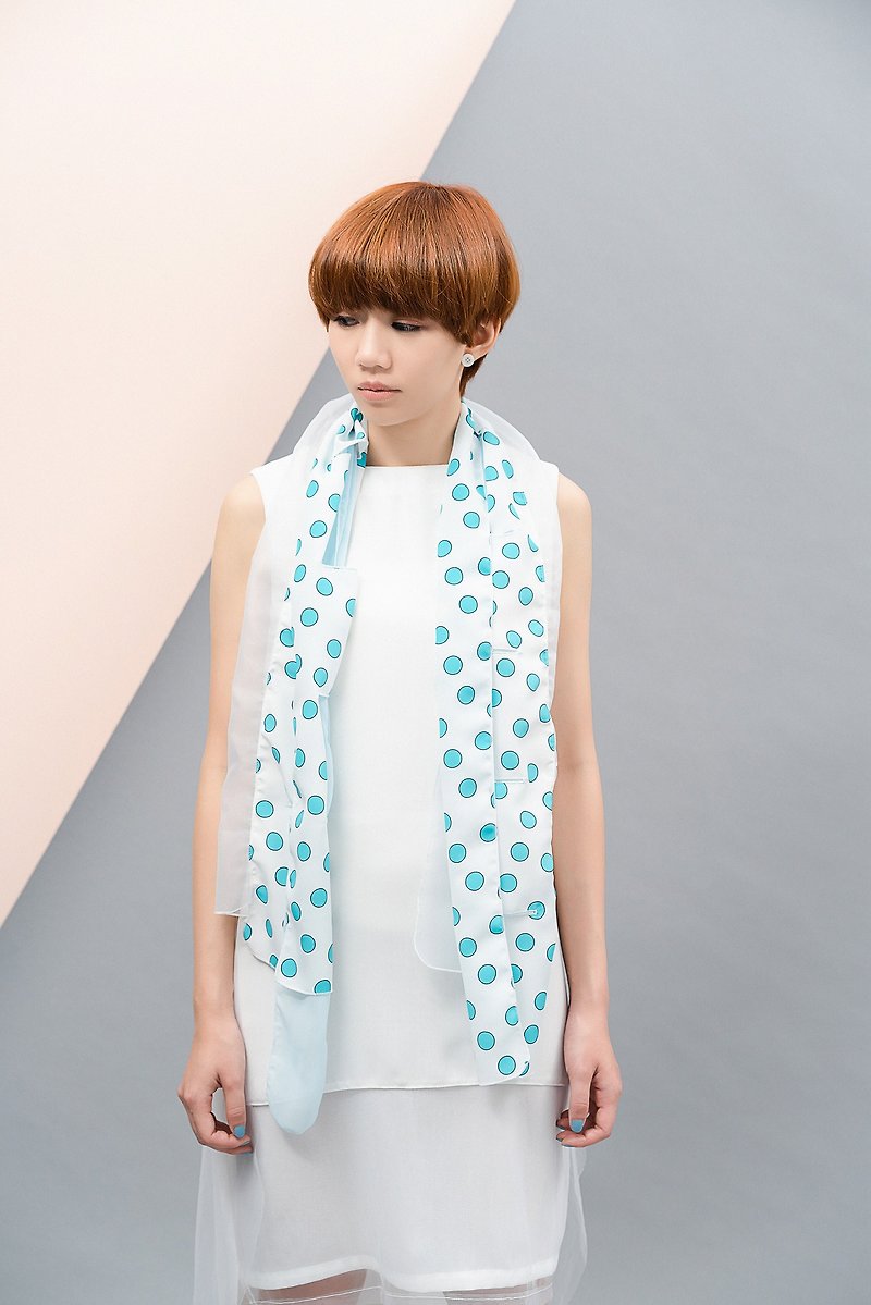 poemmm no towel-a circle that jumps in the midair of the sea// - Scarves - Silk Multicolor