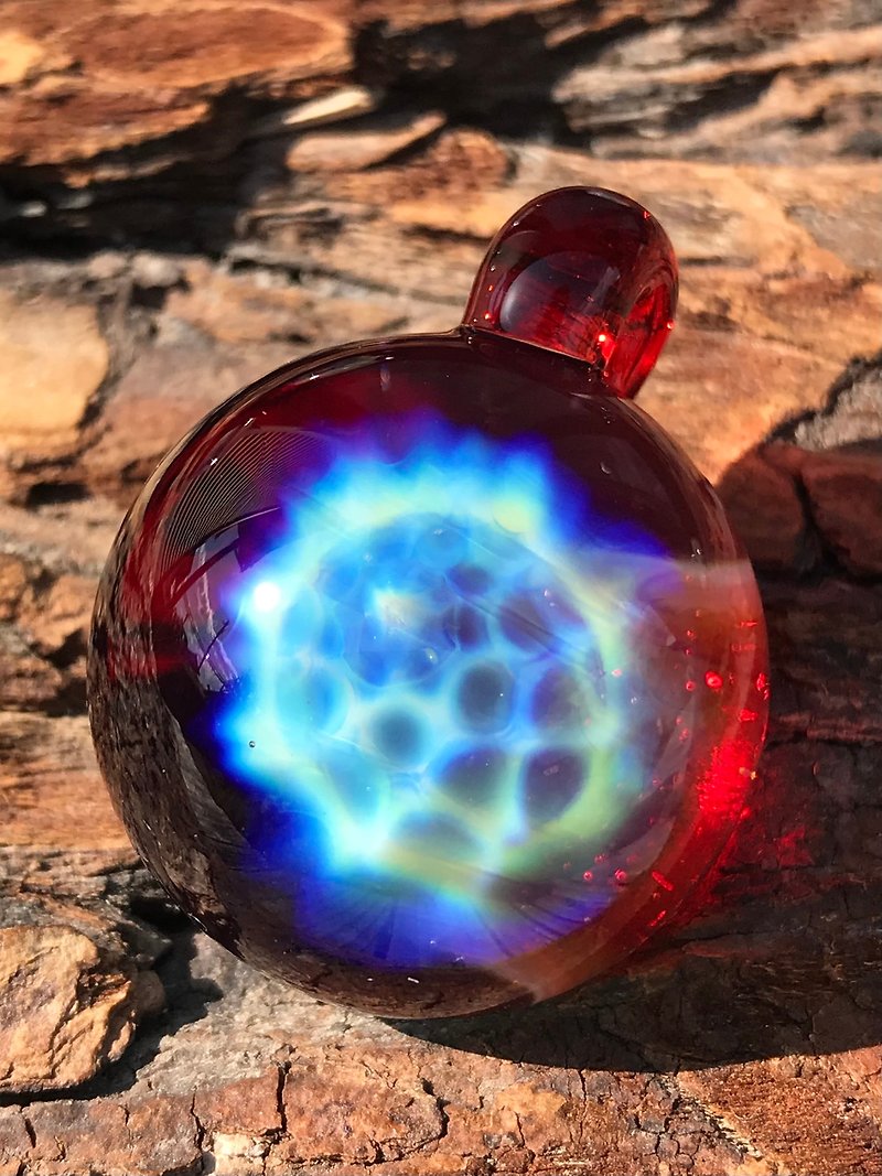 boroccus three-dimensional geometry honeycomb ball borosilicate glass pendant - Necklaces - Glass Blue